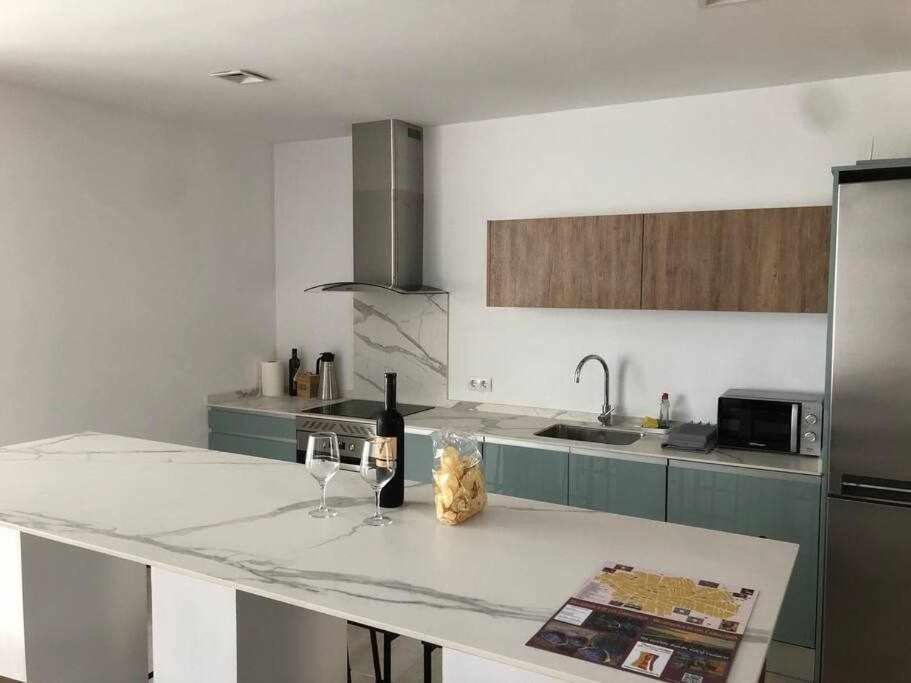 Alojamiento El Pez Casa Con Piscina Climatizada Villafranca de los Caballeros Exteriér fotografie